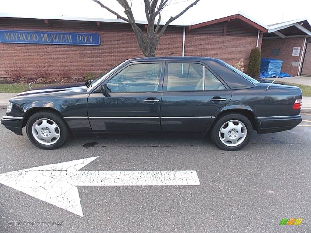 1995 E 420 Sedan - Black Pearl Metallic / Parchment photo #2