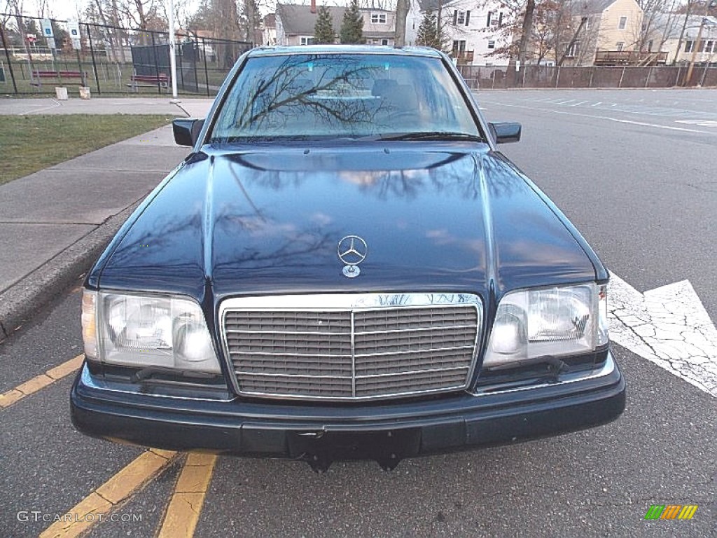 1995 E 420 Sedan - Black Pearl Metallic / Parchment photo #8