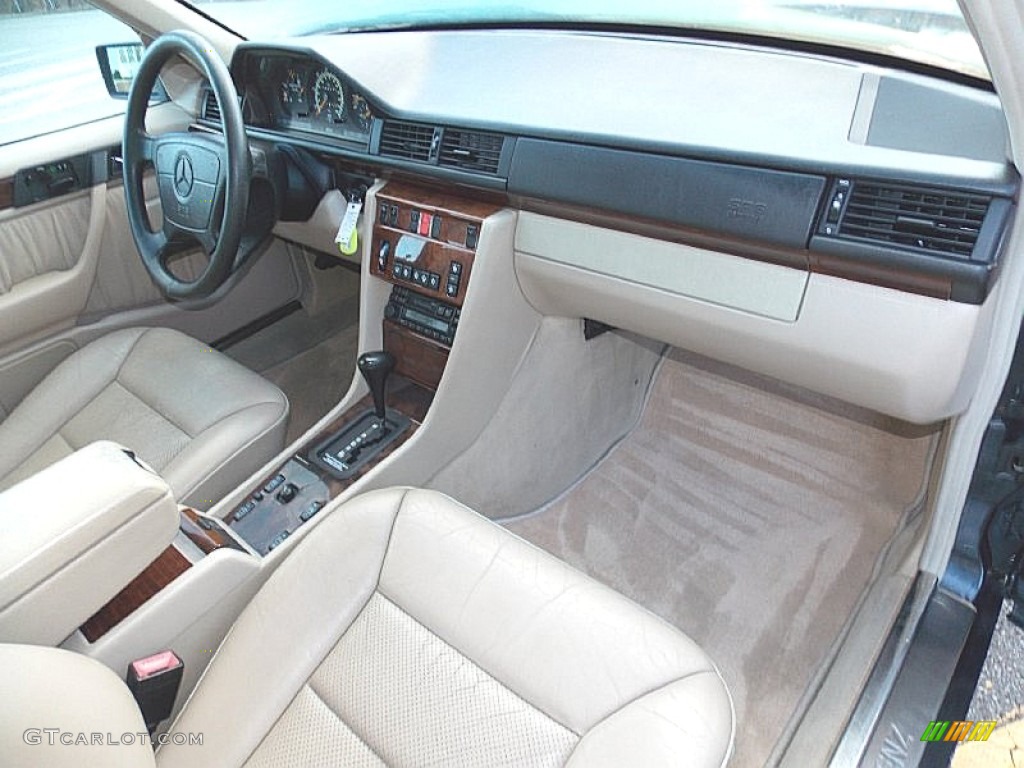 1995 E 420 Sedan - Black Pearl Metallic / Parchment photo #15