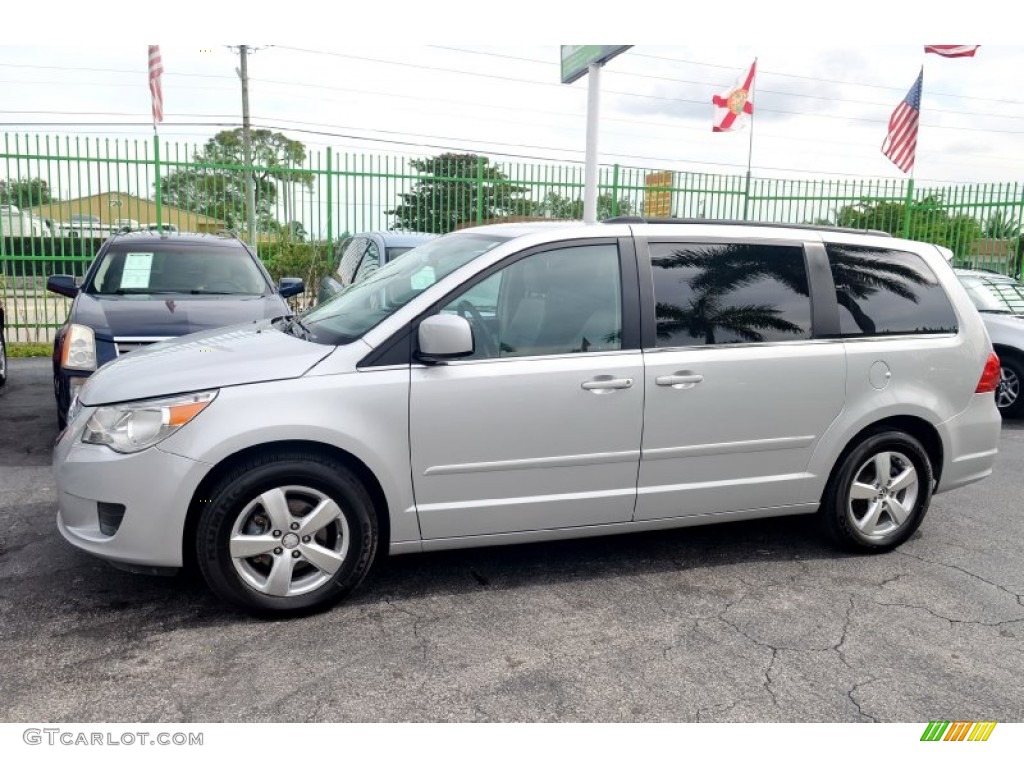 Mercury Silver Metallic 2011 Volkswagen Routan SEL Exterior Photo #100574063