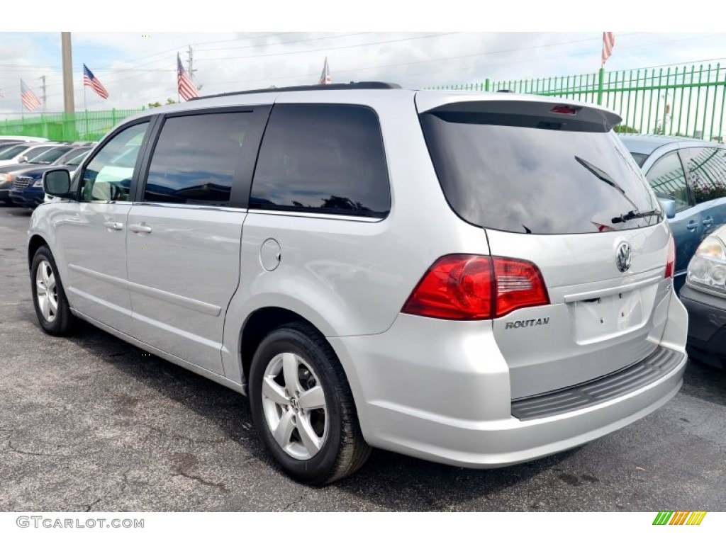 Mercury Silver Metallic 2011 Volkswagen Routan SEL Exterior Photo #100574149