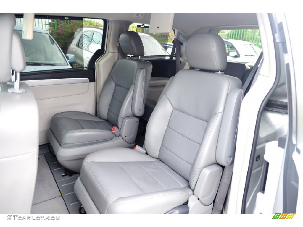 2011 Volkswagen Routan SEL Rear Seat Photo #100574234