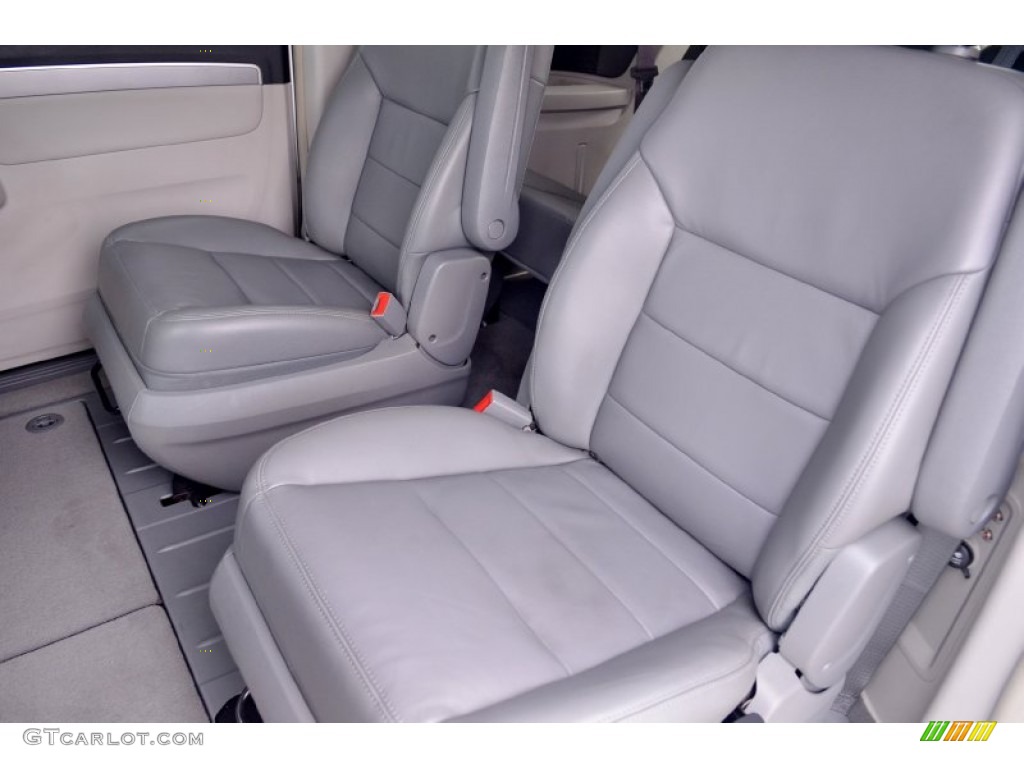 2011 Volkswagen Routan SEL Rear Seat Photo #100574375