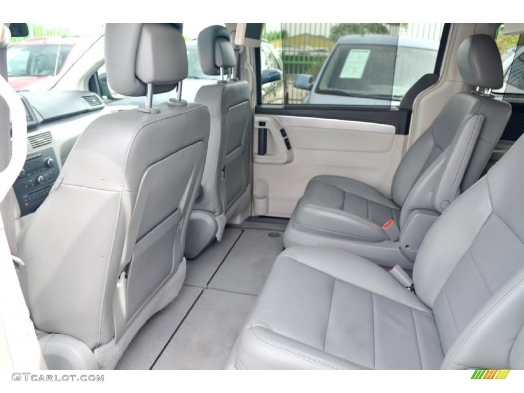2011 Volkswagen Routan SEL Rear Seat Photos