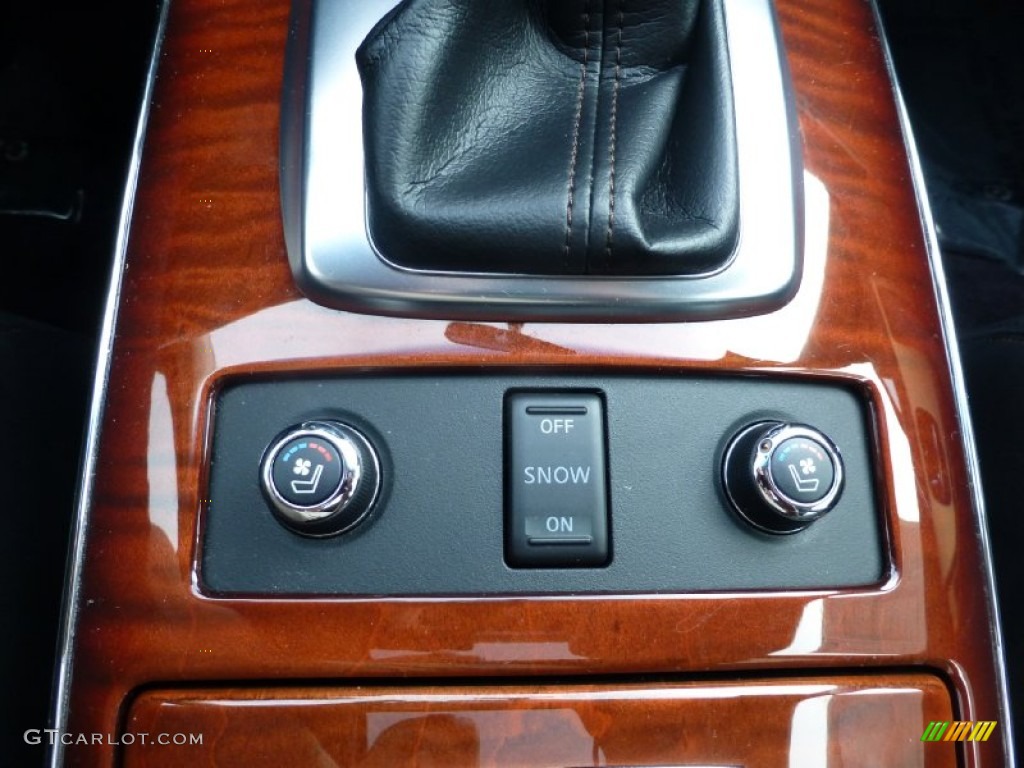 2014 QX70 AWD - Liquid Platinum / Graphite photo #28