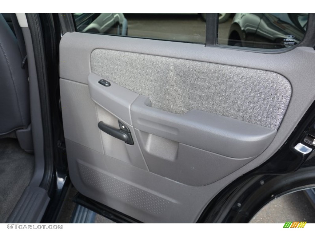 2002 Explorer XLS 4x4 - Black Clearcoat / Graphite photo #17