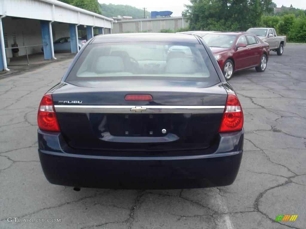2005 Malibu Sedan - Dark Blue Metallic / Gray photo #3
