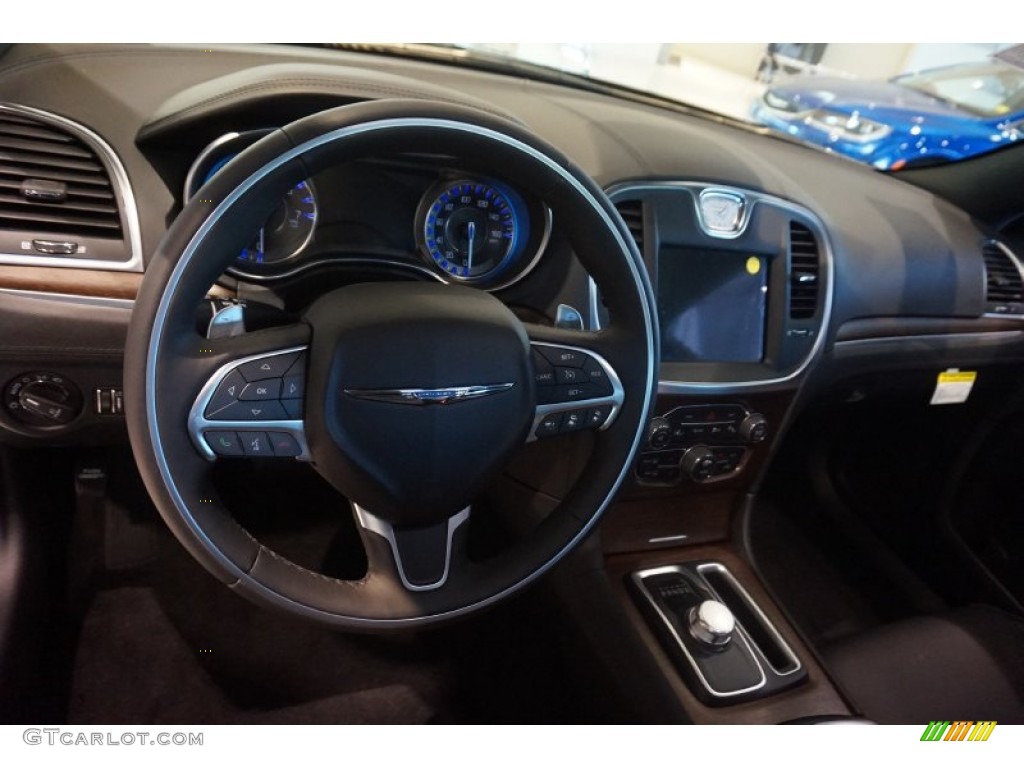 2015 Chrysler 300 C Platinum Steering Wheel Photos