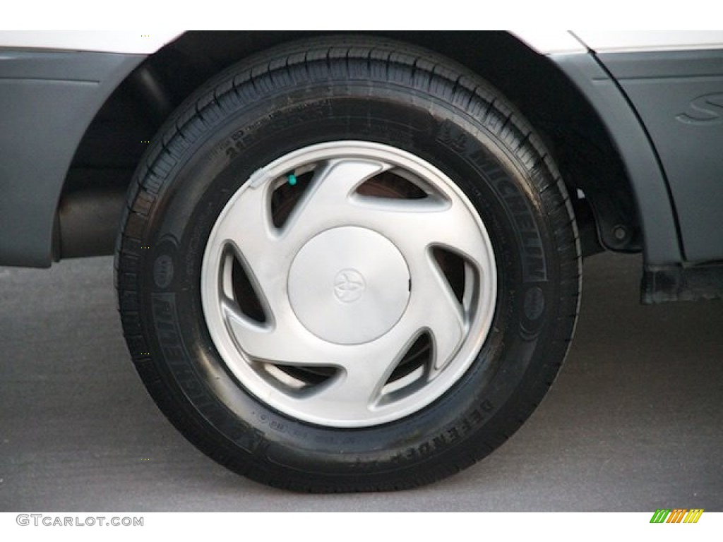 1999 Toyota Sienna LE Wheel Photo #100596203