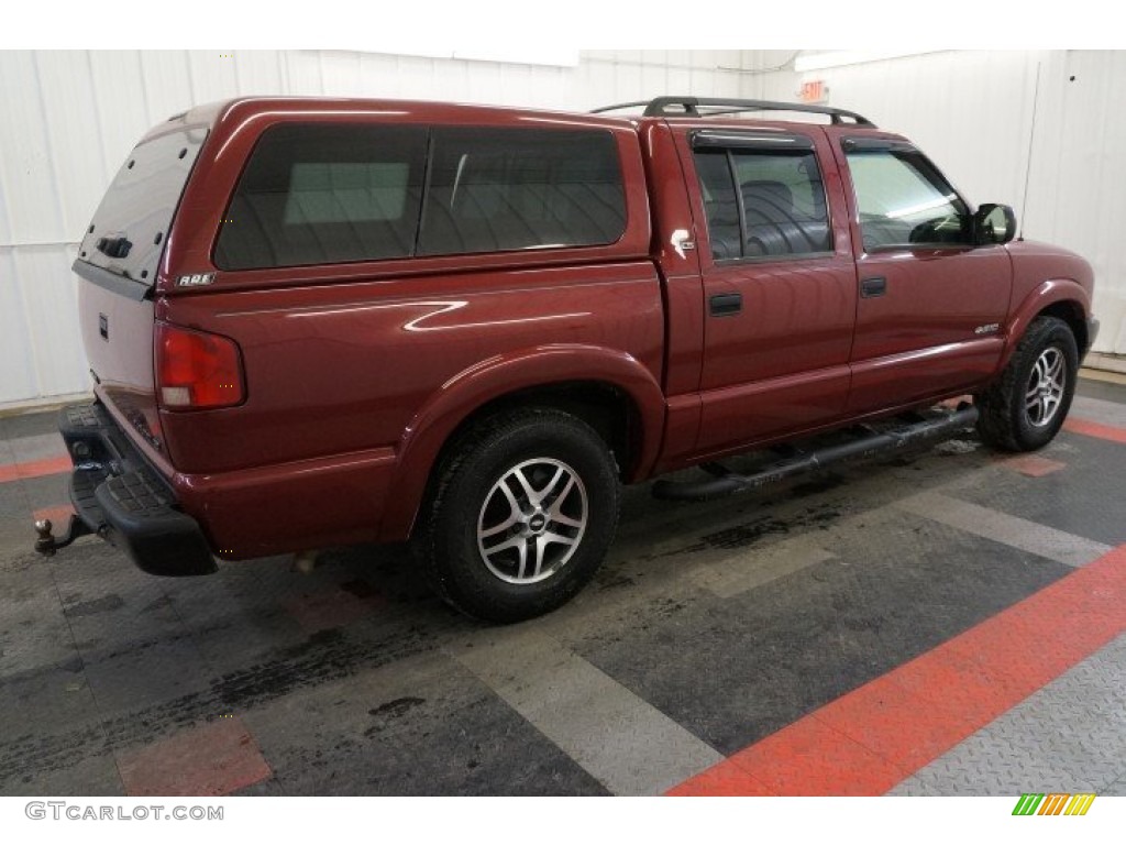 2003 S10 LS Crew Cab 4x4 - Dark Cherry Red Metallic / Graphite photo #7