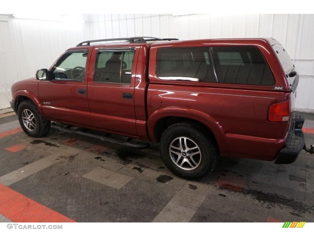 2003 S10 LS Crew Cab 4x4 - Dark Cherry Red Metallic / Graphite photo #11
