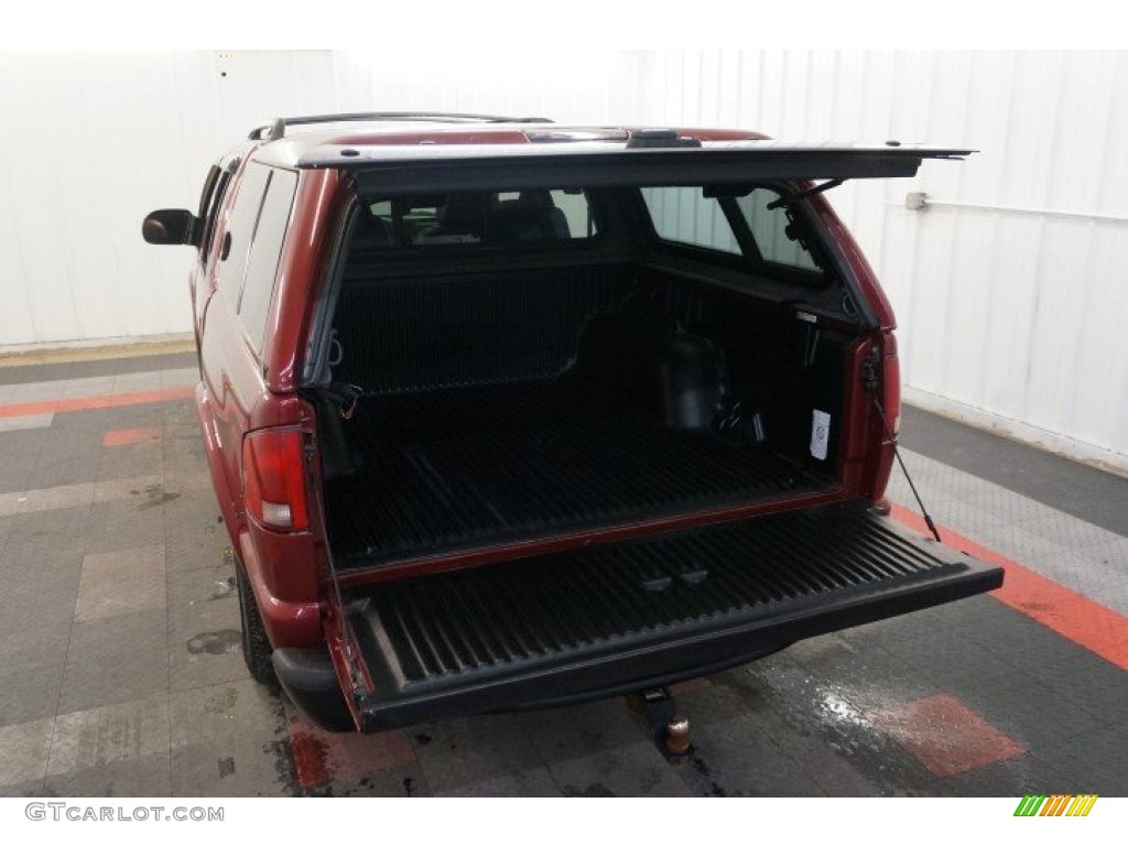 2003 S10 LS Crew Cab 4x4 - Dark Cherry Red Metallic / Graphite photo #19