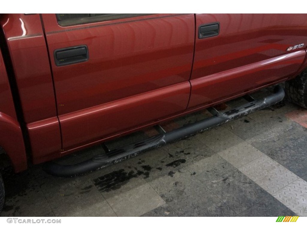 2003 S10 LS Crew Cab 4x4 - Dark Cherry Red Metallic / Graphite photo #46