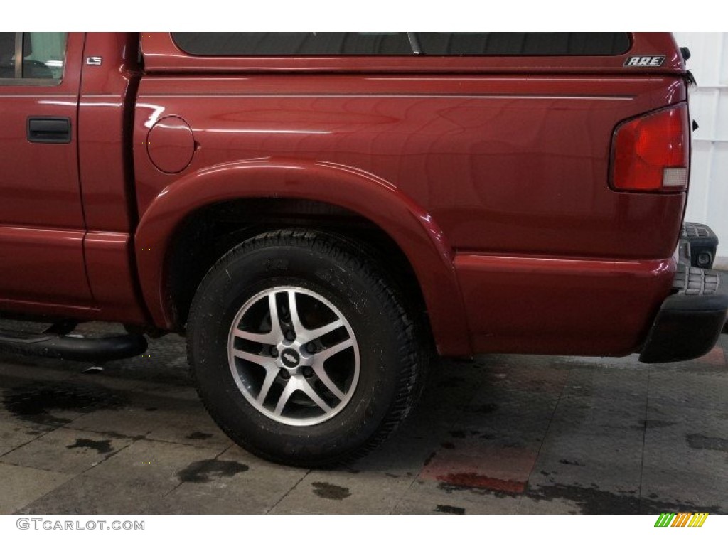 2003 S10 LS Crew Cab 4x4 - Dark Cherry Red Metallic / Graphite photo #53