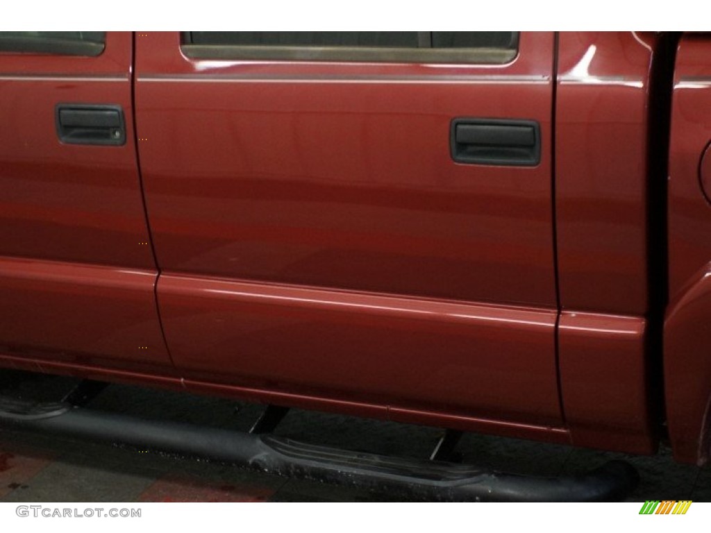 2003 S10 LS Crew Cab 4x4 - Dark Cherry Red Metallic / Graphite photo #56