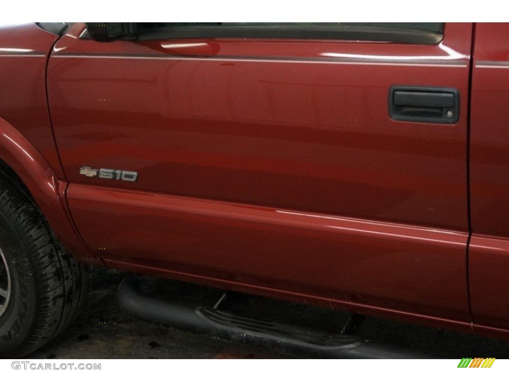 2003 S10 LS Crew Cab 4x4 - Dark Cherry Red Metallic / Graphite photo #57