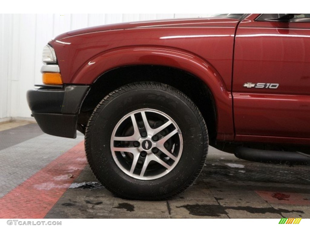 2003 S10 LS Crew Cab 4x4 - Dark Cherry Red Metallic / Graphite photo #61