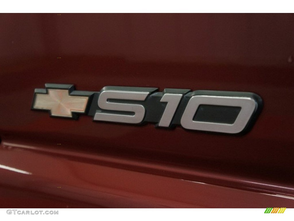 2003 S10 LS Crew Cab 4x4 - Dark Cherry Red Metallic / Graphite photo #65