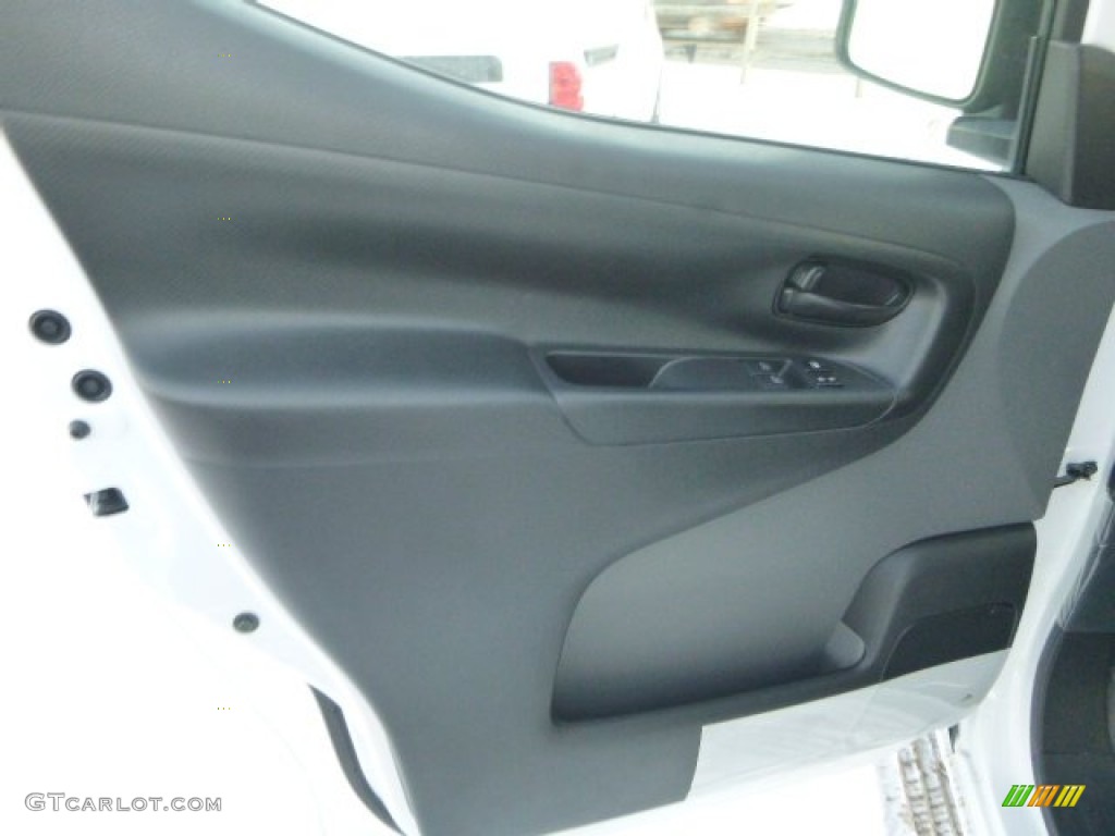 2015 Nissan NV200 SV Door Panel Photos