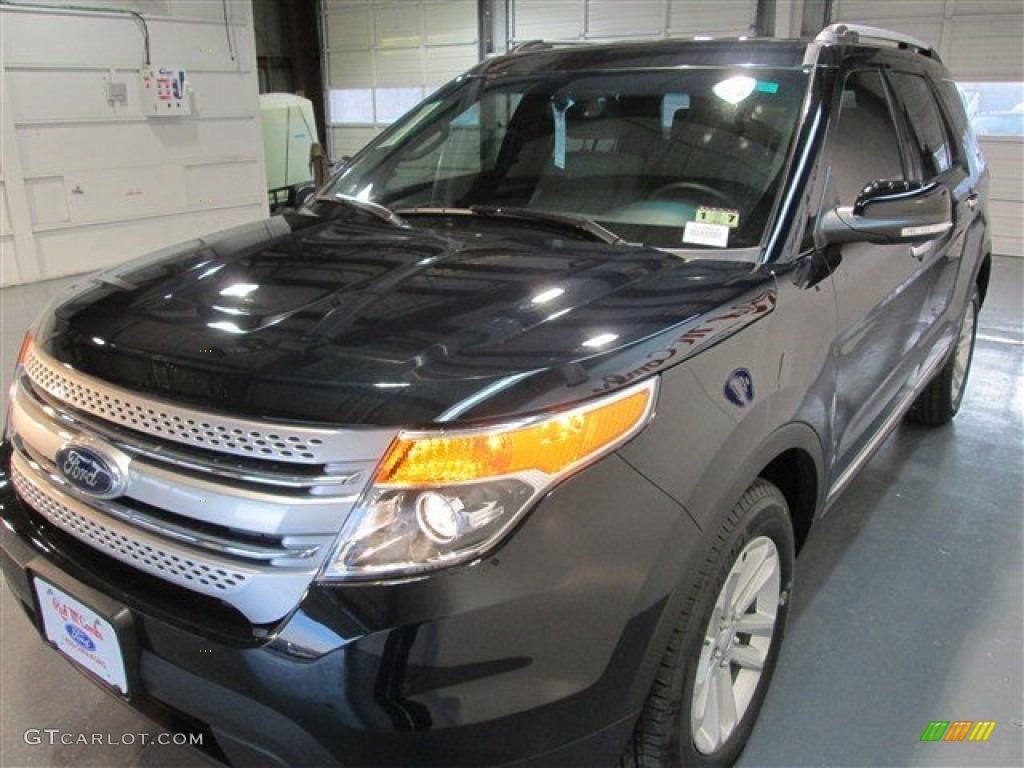 2015 Explorer XLT - Dark Side / Medium Light Stone photo #3