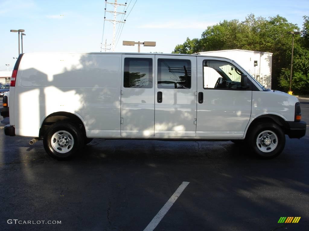 2009 Express 2500 Extended Cargo Van - Summit White / Neutral photo #3