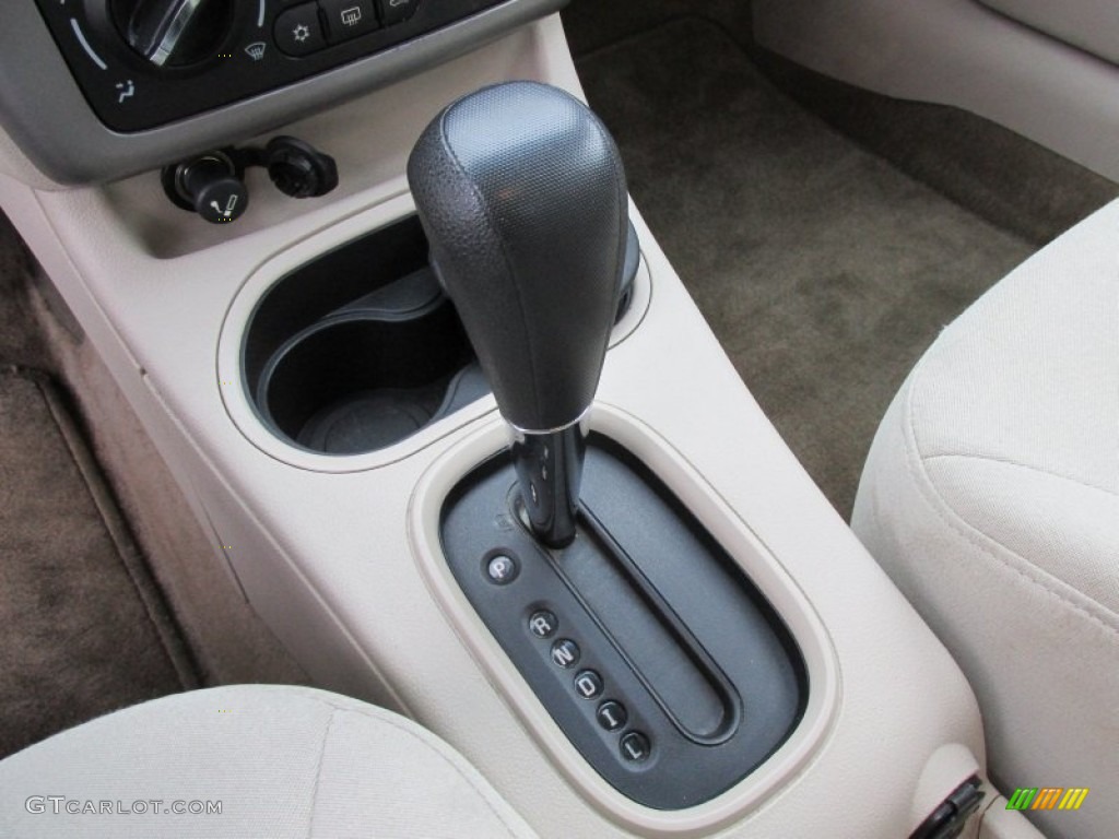 2005 Cobalt Sedan - Sandstone Metallic / Neutral Beige photo #23