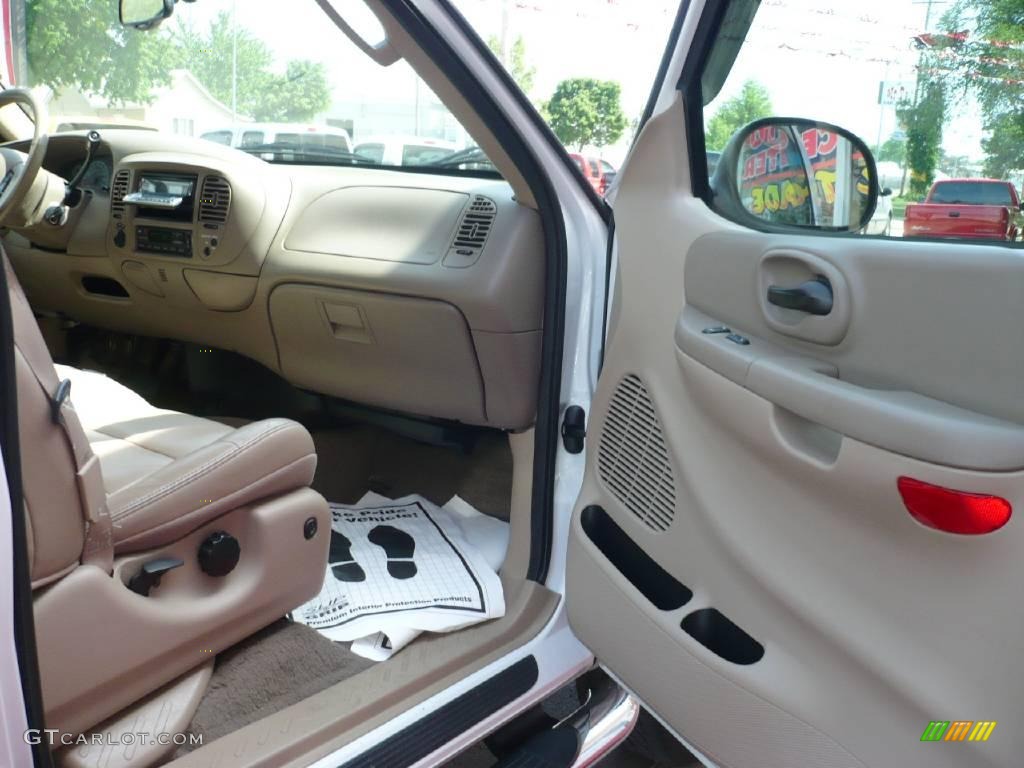 2003 F150 Lariat SuperCab 4x4 - Oxford White / Medium Parchment Beige photo #8
