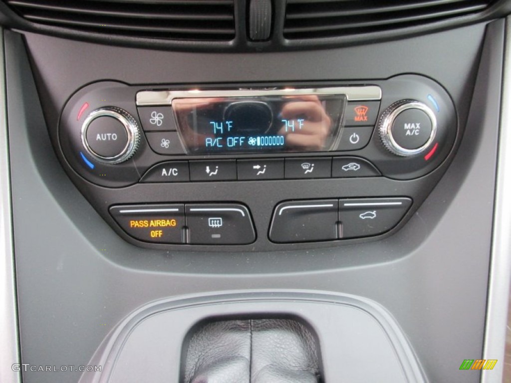 2015 Ford Escape SE Controls Photo #100646273