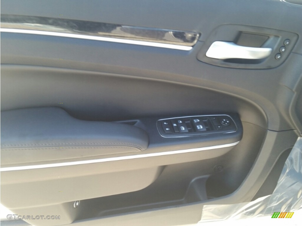 2015 Chrysler 300 C Black Door Panel Photo #100646729