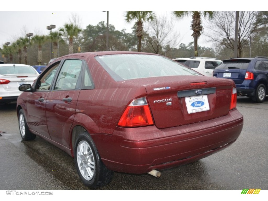 2007 Focus ZX4 SE Sedan - Dark Toreador Red Metallic / Dark Pebble/Light Pebble photo #5