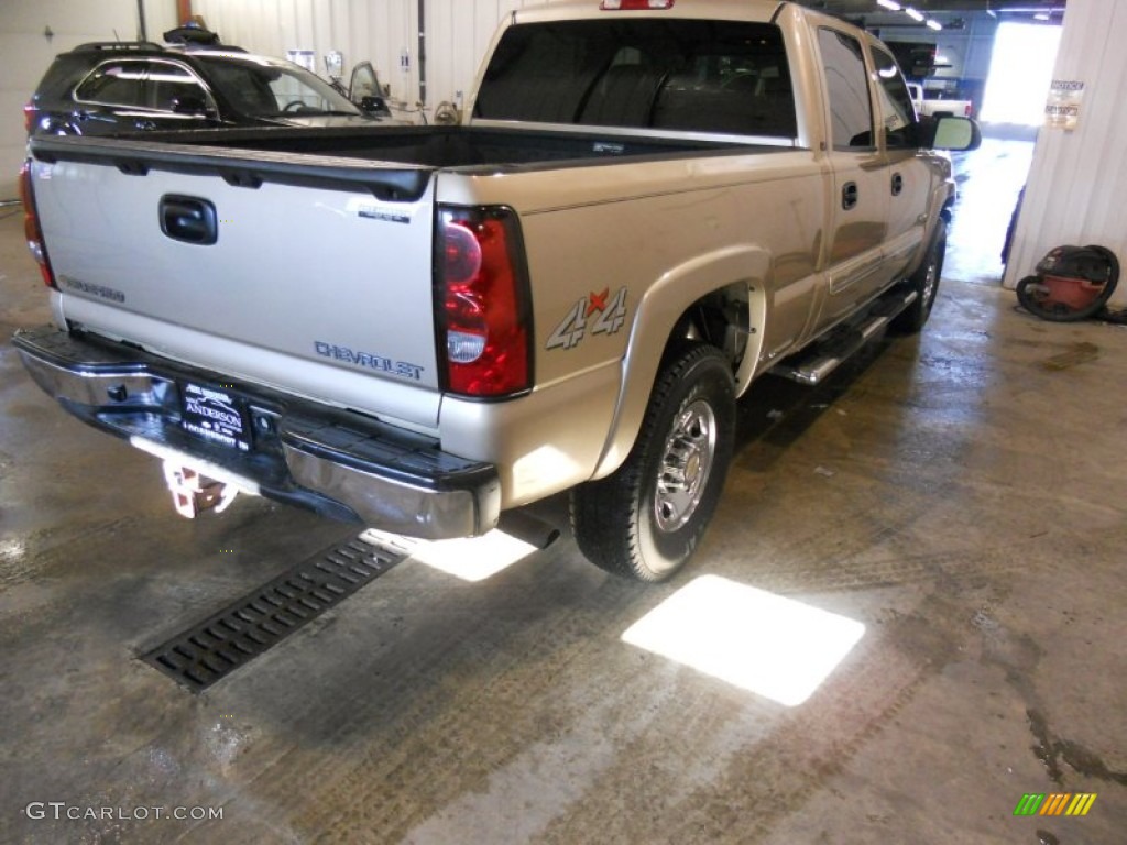 2004 Silverado 2500HD LT Crew Cab 4x4 - Sandstone Metallic / Tan photo #4