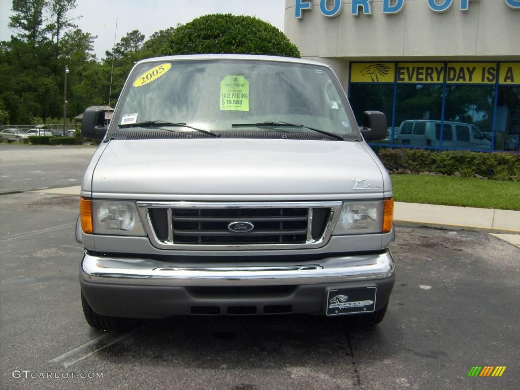 2005 E Series Van E150 Passenger Conversion - Silver Metallic / Medium Flint photo #8