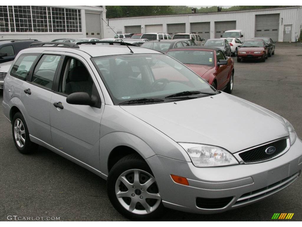 2005 Focus ZXW SE Wagon - CD Silver Metallic / Dark Flint/Light Flint photo #3