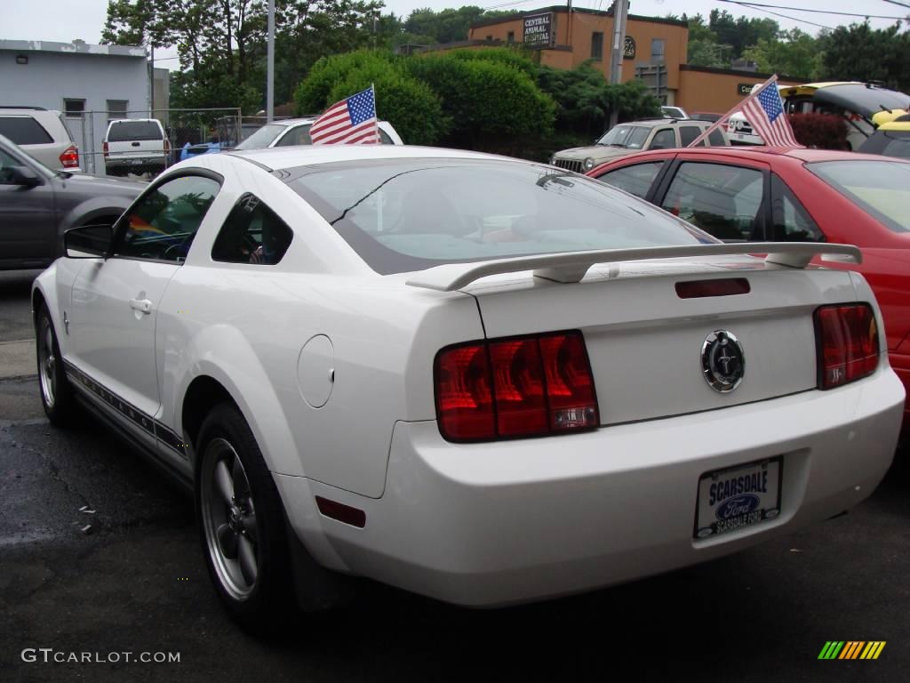 2006 Mustang V6 Premium Coupe - Performance White / Light Graphite photo #9