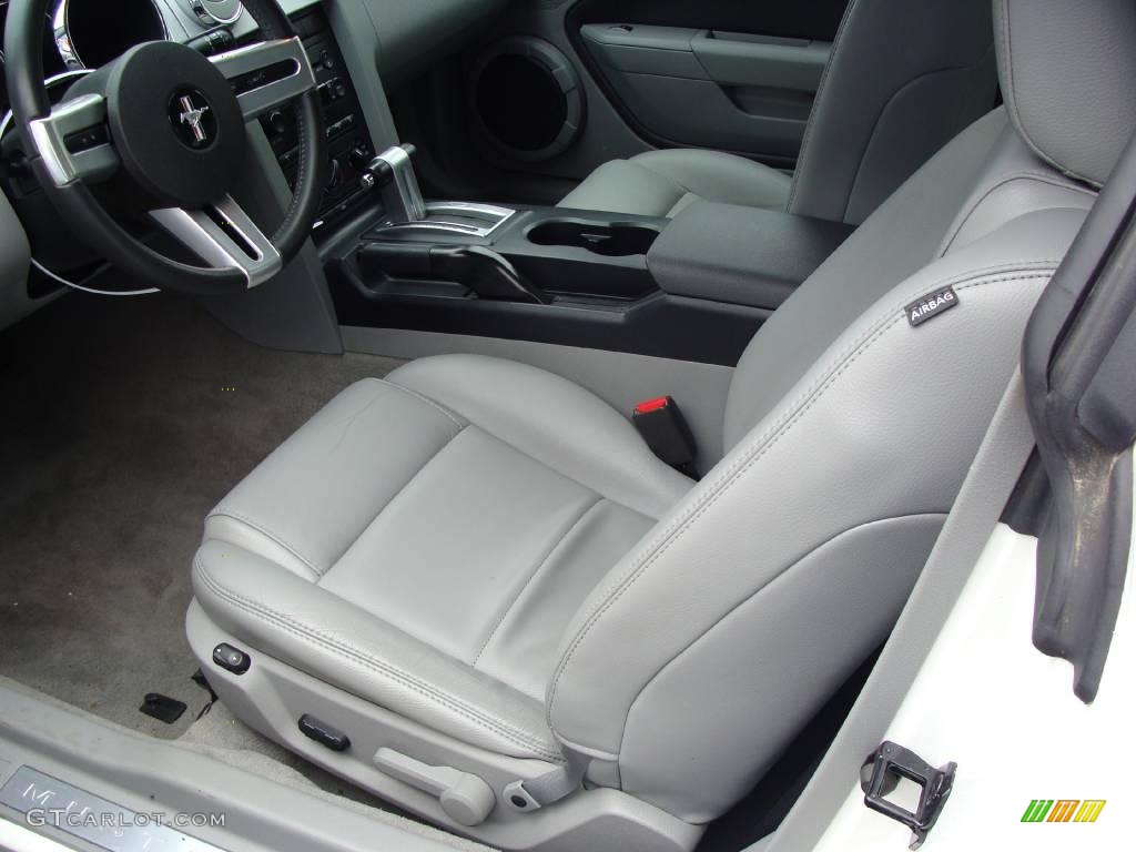 2006 Mustang V6 Premium Coupe - Performance White / Light Graphite photo #13