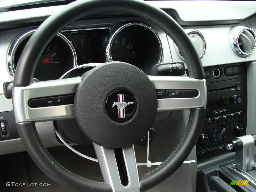 2006 Mustang V6 Premium Coupe - Performance White / Light Graphite photo #18