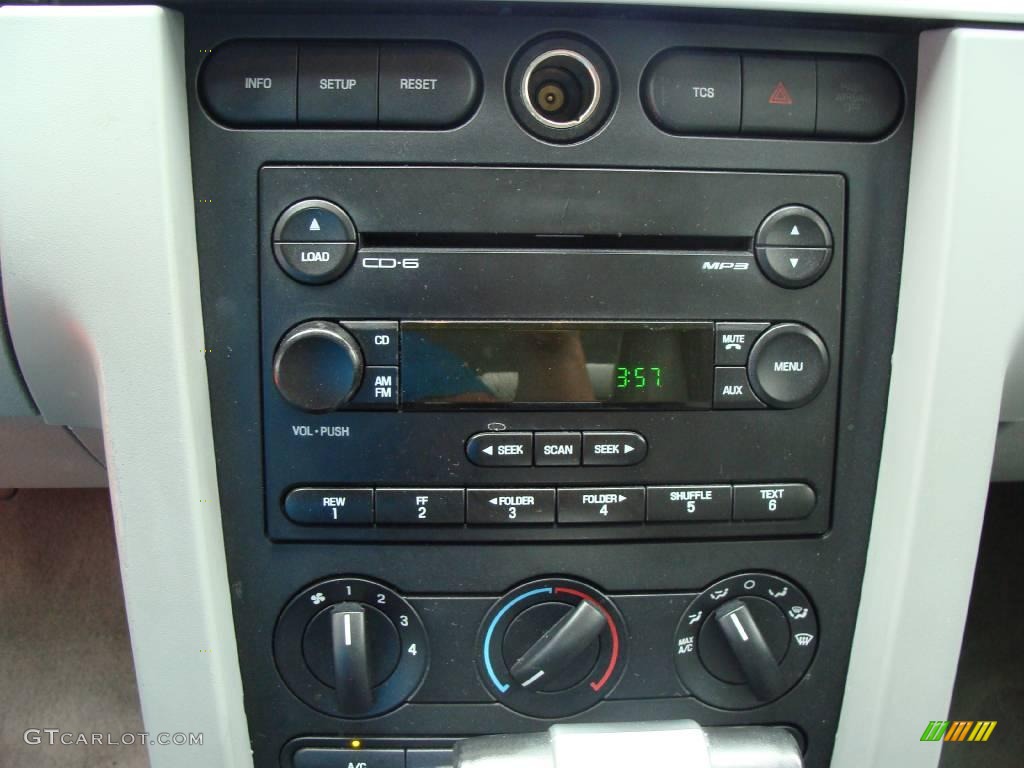 2006 Mustang V6 Premium Coupe - Performance White / Light Graphite photo #19