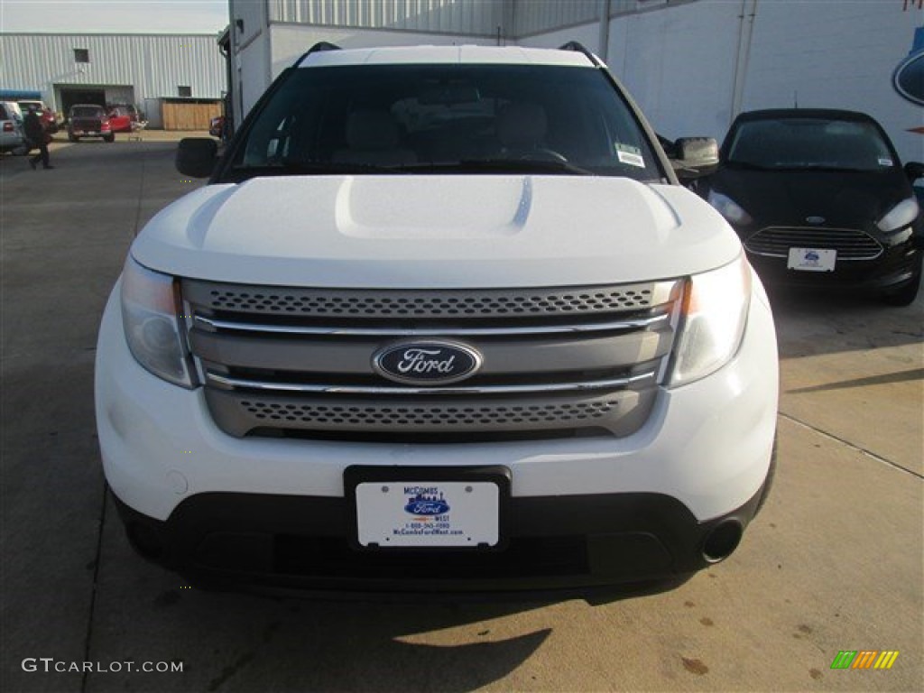 2015 Explorer FWD - Oxford White / Medium Light Stone photo #6