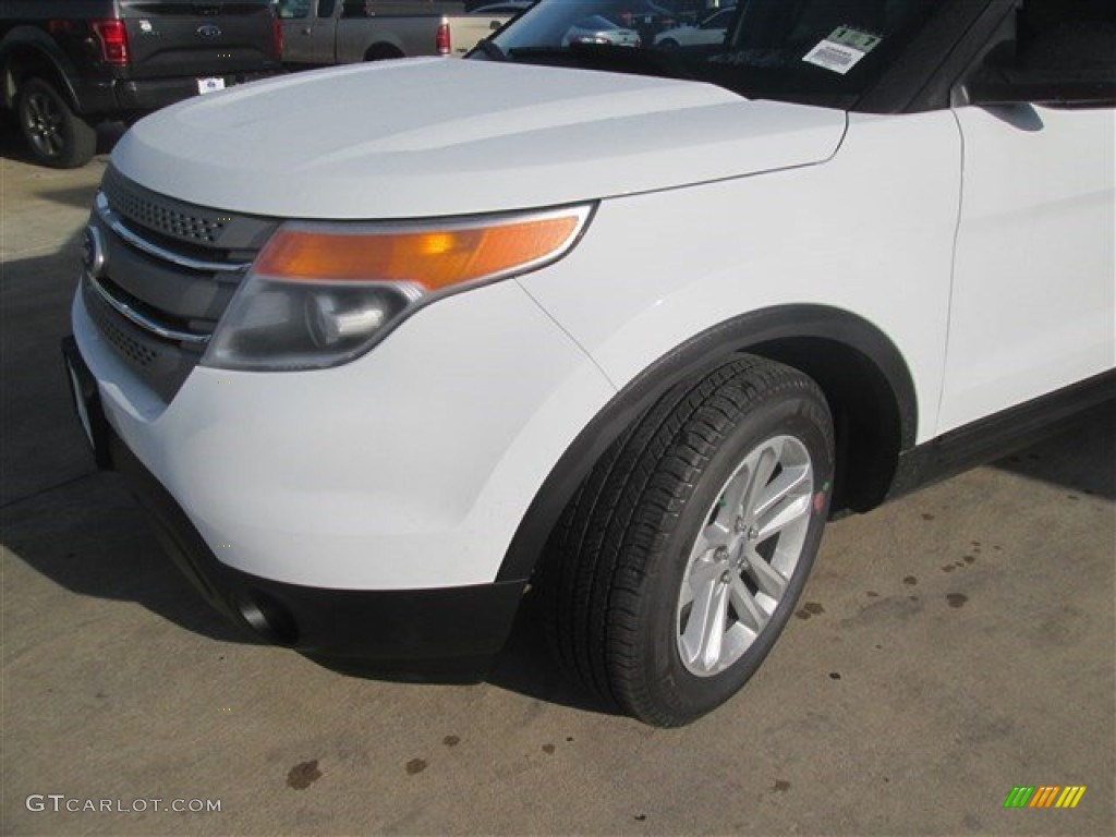 2015 Explorer FWD - Oxford White / Medium Light Stone photo #7