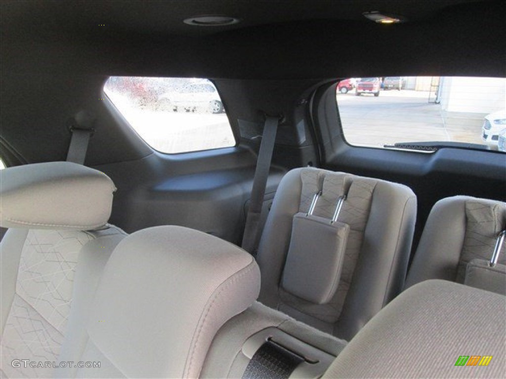 2015 Explorer FWD - Oxford White / Medium Light Stone photo #14