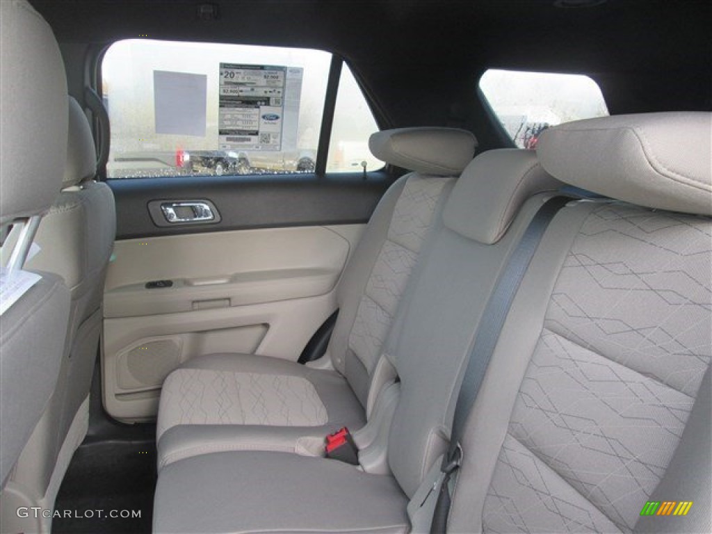 2015 Explorer FWD - Oxford White / Medium Light Stone photo #15