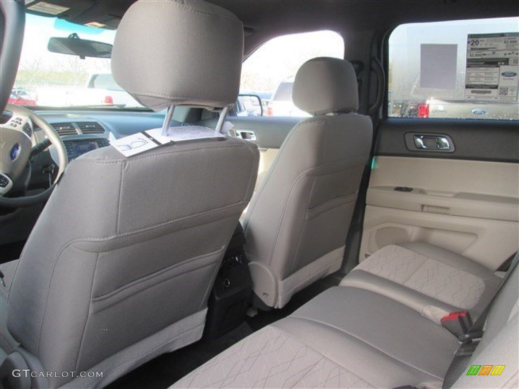 2015 Explorer FWD - Oxford White / Medium Light Stone photo #17