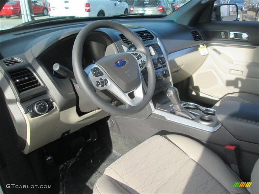 2015 Explorer FWD - Oxford White / Medium Light Stone photo #20