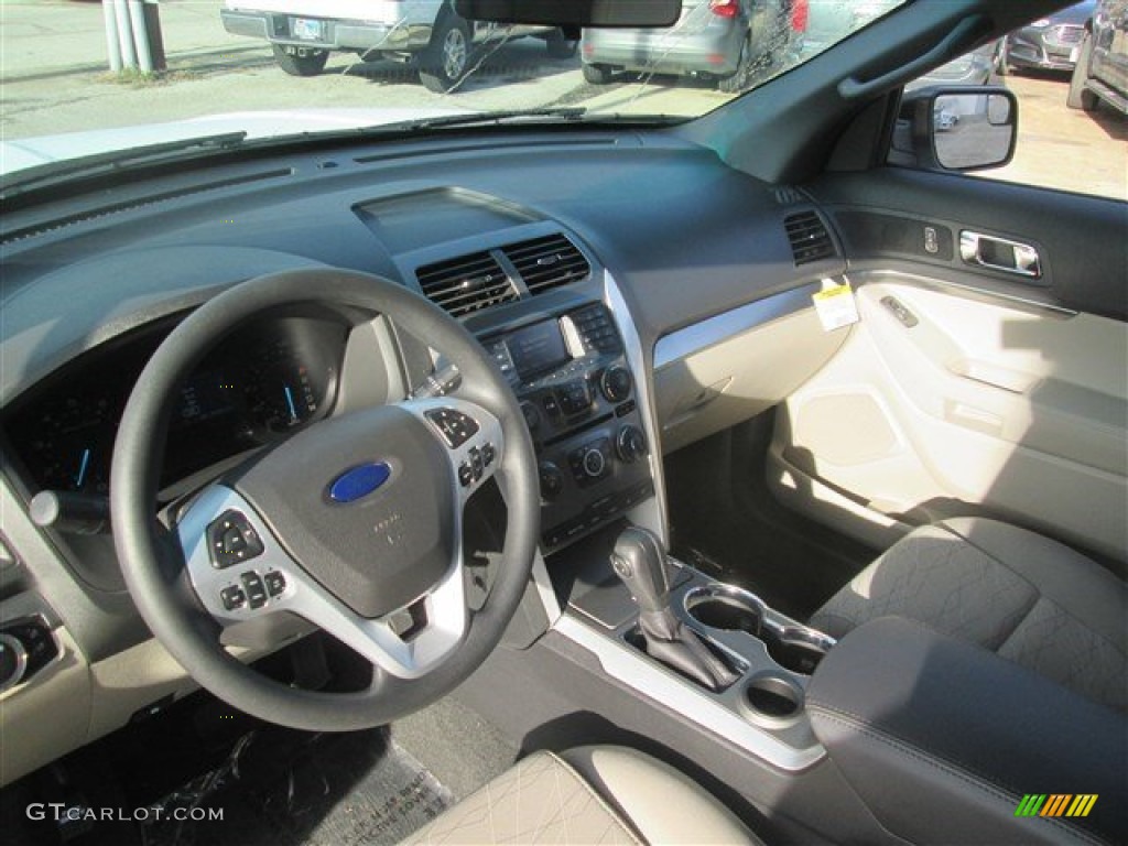 2015 Explorer FWD - Oxford White / Medium Light Stone photo #21
