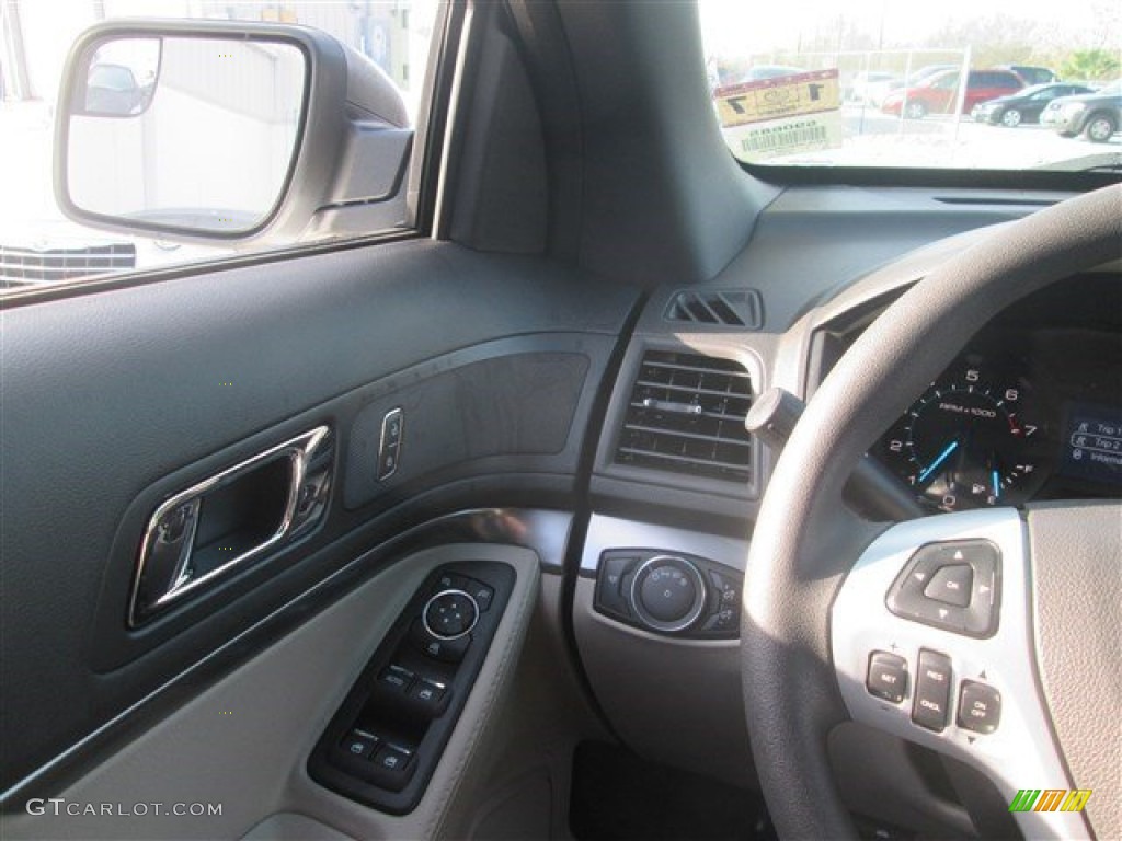2015 Explorer FWD - Oxford White / Medium Light Stone photo #22