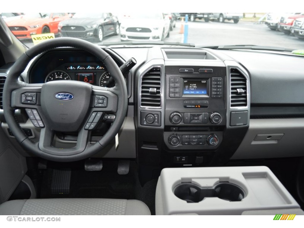 2015 Ford F150 XLT SuperCrew 4x4 Medium Earth Gray Dashboard Photo #100686698