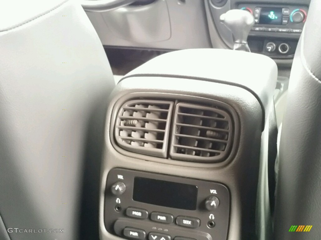 2003 TrailBlazer LT 4x4 - Indigo Blue Metallic / Medium Oak photo #14