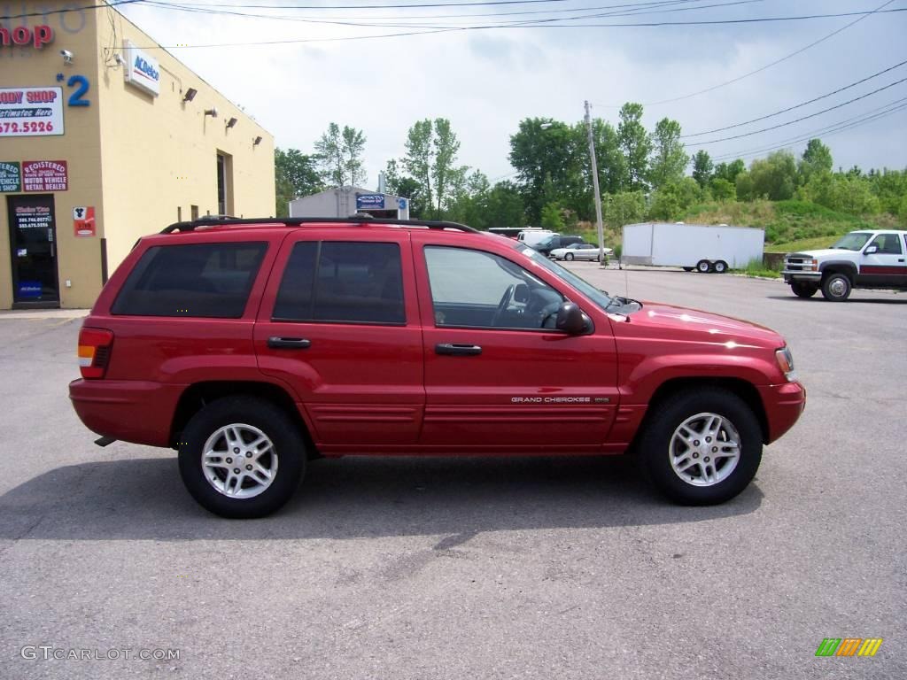 2004 Grand Cherokee Laredo 4x4 - Inferno Red Pearl / Dark Slate Gray photo #11