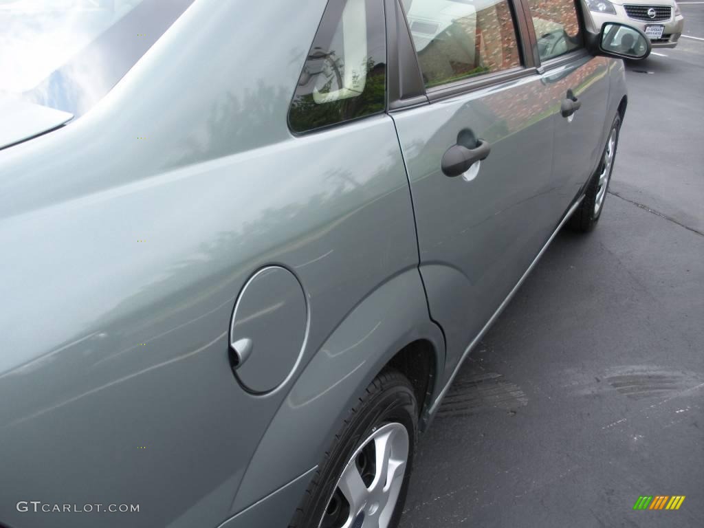 2005 Focus ZX4 SE Sedan - Light Tundra Metallic / Dark Pebble/Light Pebble photo #6