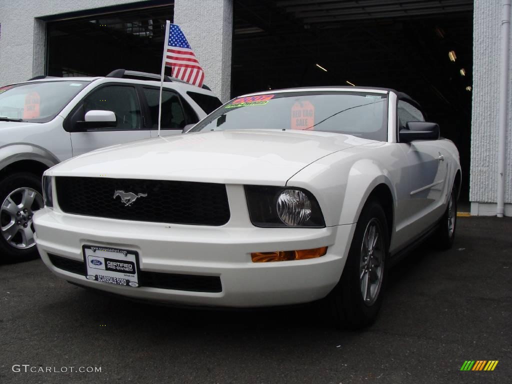 2007 Mustang V6 Deluxe Convertible - Performance White / Light Graphite photo #1